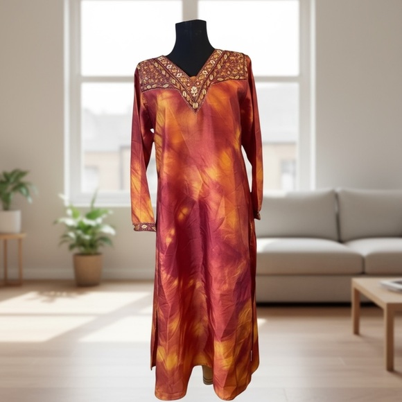 Beautiful Red Orange V-Neck 3/4 Sleeve Embroidered Kurta - Picture 13 of 16